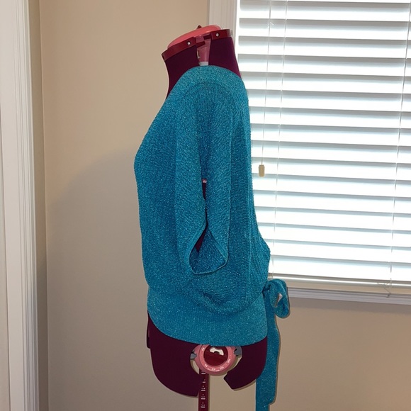 Gorgeous, unique CK top sz M - Picture 4 of 10